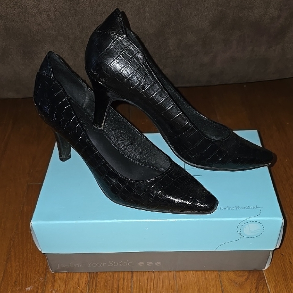 Life Stride Black Textured Heels